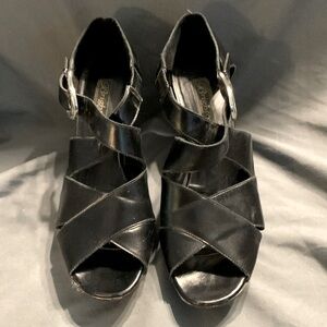 Brighton black-heeled sandals